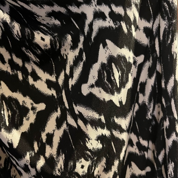 Avenue Sleeveless Maxi V NeckDress. Plus 18 / 20. Black & White Diamond pattern - Picture 4 of 7